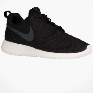 Nike Roshe One - Black